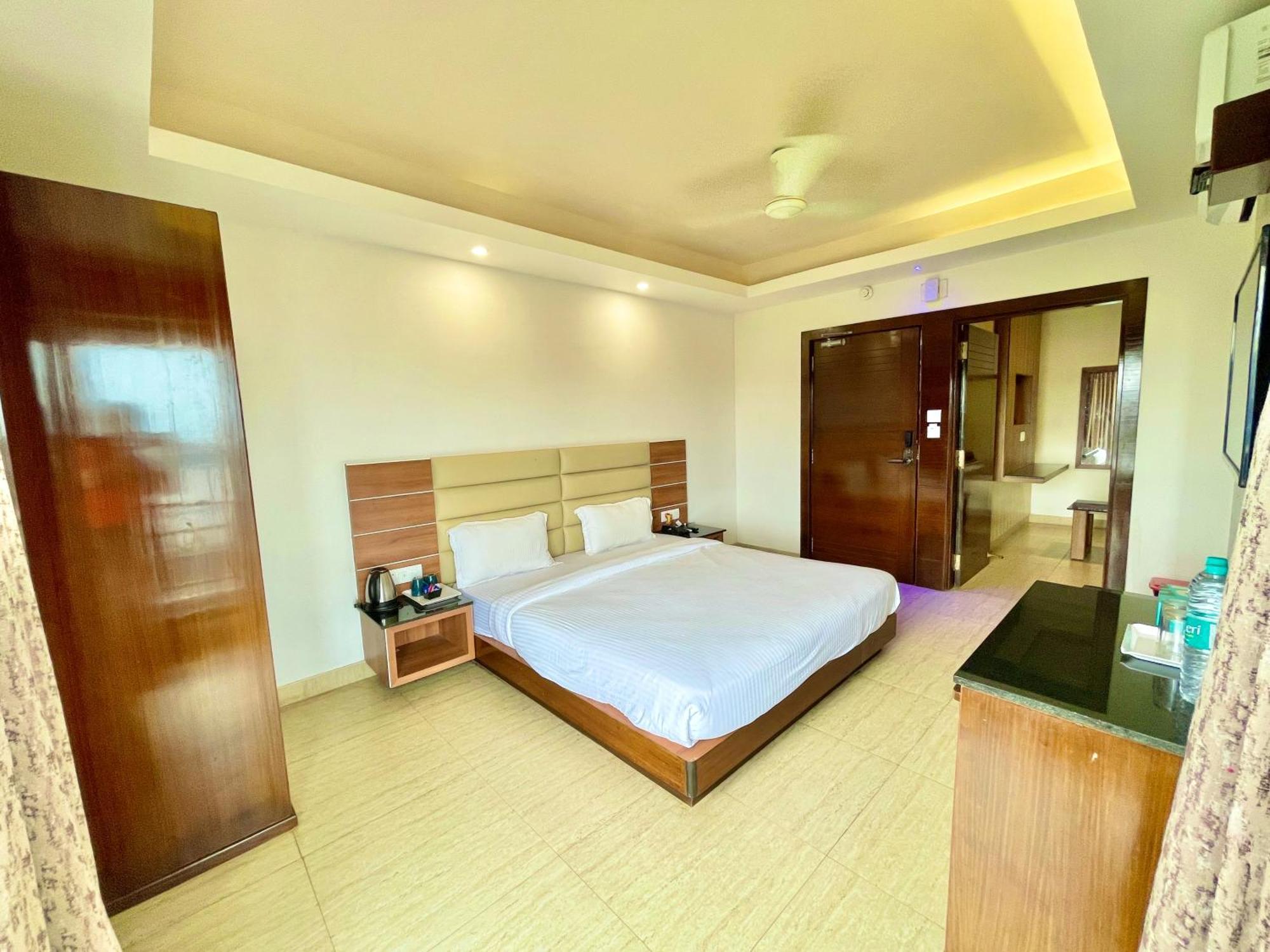 Puri Hotel G R P Puri, A Premier Beachfront Luxury Hotel Sea Beach And Temple Fully Air Conditioned Hotel With Lift-Wifi-Parking And Swimming-Pool, Breakfast Included, Best Hotel In Puri Bagian luar foto